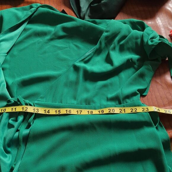 B. Smart Green Mini V-Neck Flowy Tie Shoulder Wrap Mini Dress Size 5 - Picture 6 of 8